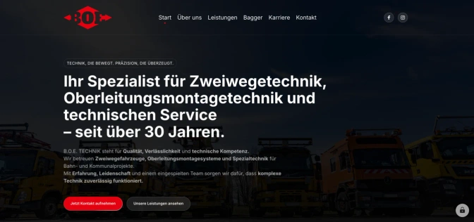 Startseite von B.O.E. Technik: dunkles Foto einer Reihe gelber und orangefarbener Zweiwegefahrzeuge mit Turmwagen-Aufbauten, darüber die Überschrift Ihr Spezialist für Zweiwegetechnik seit über 30 Jahren.