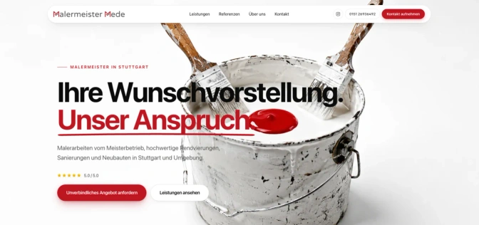 Startseite von Malermeister Mede: ein gebrauchter weißer Farbeimer mit zwei Pinseln und einem Klecks roter Farbe, links die Überschrift Ihre Wunschvorstellung, unser Anspruch, darunter 5 von 5 Sternen.