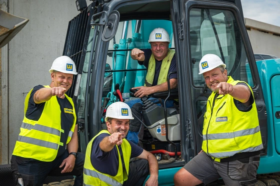 Das Team von WAGNER Strassen-, Tief- und Rohrleitungsbau auf einer Baustelle in Brandenburg