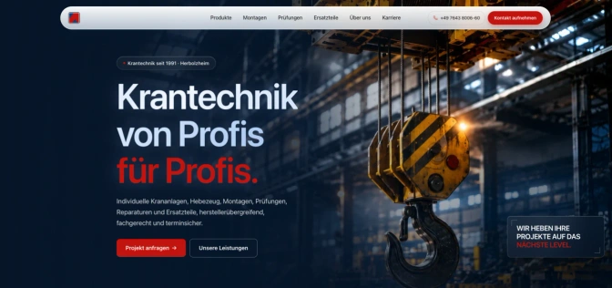 Startseite von W & S Krantechnik: Nahaufnahme eines gelben Kranhakens mit Flaschenzug in einer Werkshalle, links daneben die Überschrift Krantechnik von Profis für Profis.
